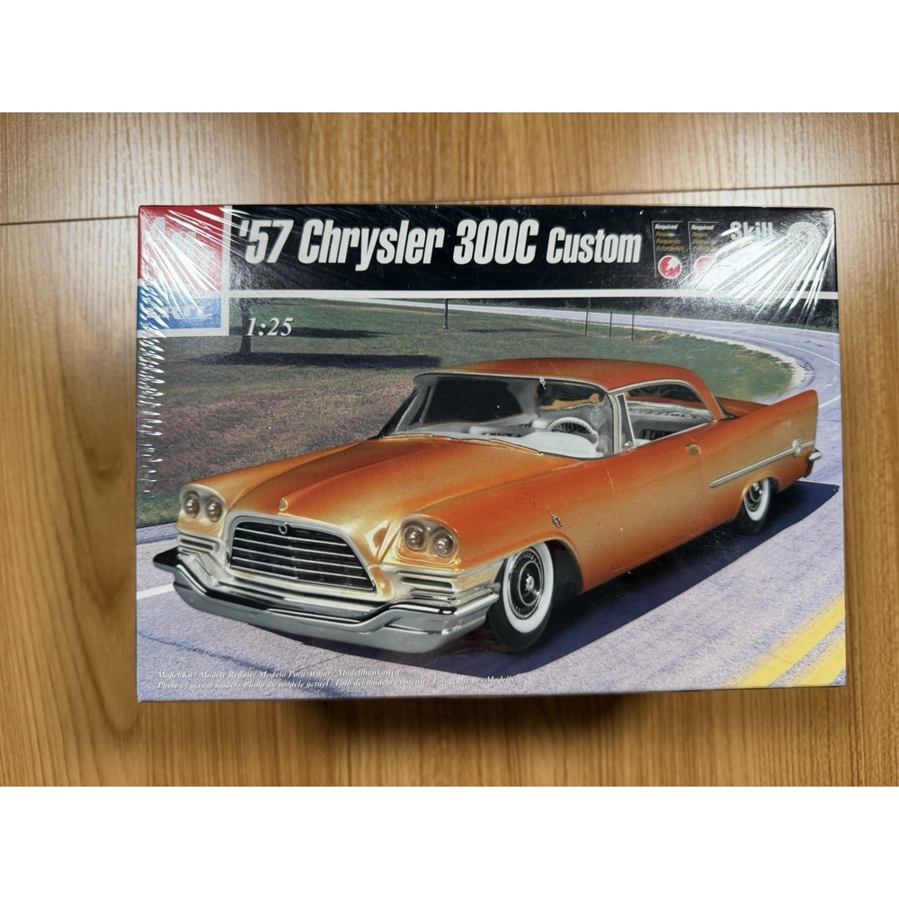 AMT ERTL '57 Chrysler 300C Custom 1/25 Scale Model Kit #30048 READ